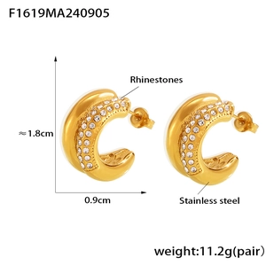 Detail showing dimensions of C-shaped gold-plated stainless steel earrings with rhinestones