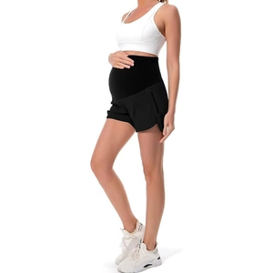Pantaloncini sportivi premaman vista laterale con vita alta e tasca con cerniera