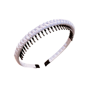 Plaid fabric headband with anti-slip teeth design for girls in white and black texture