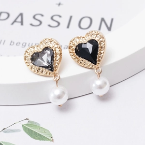 Elegant S925 silver heart earrings with black gemstone and white round pearl drop
