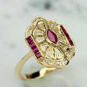 Bague vintage style palais en or avec rubis marquise et diamants Art Déco
