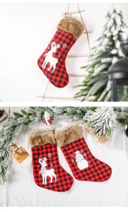 Calze di Natale classiche a quadretti rossi e neri con ricami di renna e pupazzo di neve