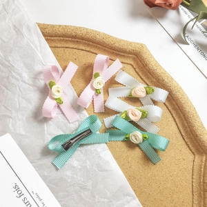 Barrettes à cheveux nœuds fleurs rose blanc et vert menthe avec petites roses en tissu