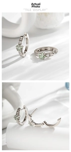 Détail de la boucle d'oreille créole argentée avec zircon étoile vert menthe et cristaux