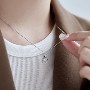 Elegant S925 sterling silver teddy bear pendant necklace with sparkling white zircons