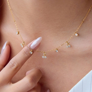 Collana in acciaio inossidabile placcato oro 18K con ciondoli a ciliegia e zirconi bianchi