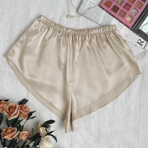 Short de détente en satin champagne pour femme avec taille élastique et aspect soie