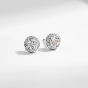 Boucles d'oreilles halo classiques en argent 925 avec moissanite brillante taille ronde