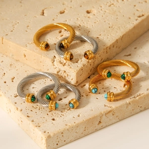 Bague spirale en acier inoxydable avec pierres de malachite et turquoise serties