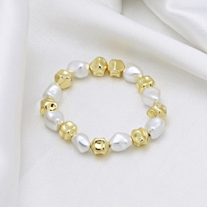 18k gold plated pearl beaded bracelet featuring irregular golden metal beads and white pearls