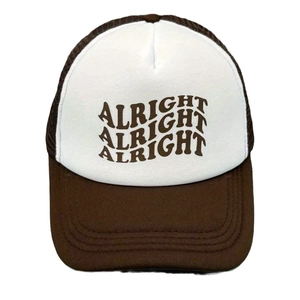 Mesh Trucker Cap mit weißem Schaumstoff und braunem ALRIGHT-Text für den Sonnenschutz