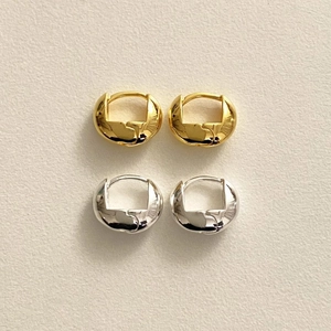 Minimalist 925 sterling silver oval hoop earrings in polished gold and silver finishes