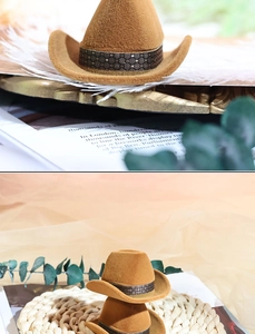 Flocked cowboy hat ring box creative jewelry storage container for earrings and rings.