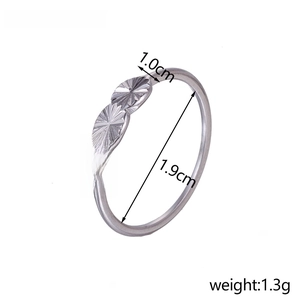 Detailed size specifications for silver ring showing 1.9cm inner diameter and 1.3g weight