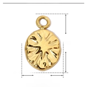 Macro detail of a 9mm gold-plated stainless steel star charm with dimensions and weight