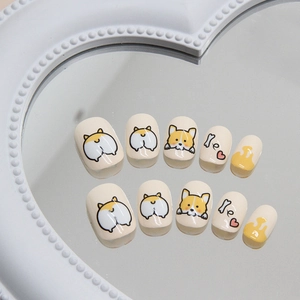 Kit de faux ongles corgi mignon avec motifs cœur et os sur base blanc crème doux