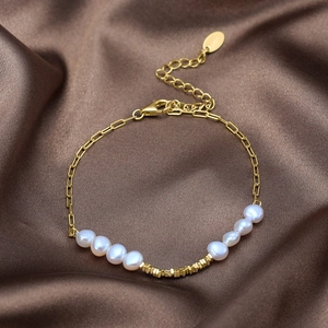 Elegant S925 sterling silver bracelet with natural freshwater pearls and golden link chain