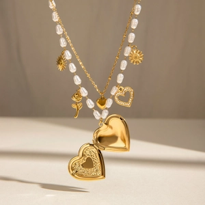 Collier multicouche en acier inoxydable doré 18K avec perles et pendentif médaillon