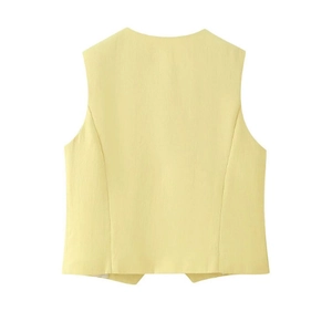Gilet sans manches jaune pâle pour femmes avec vue arrière minimaliste et texture lisse