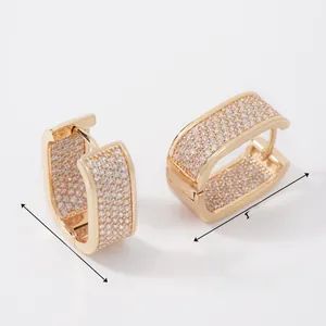 Detail of pavé zircon rectangular hoop earrings with dimensions 1.5cm x 1.8cm and 6.9g weight