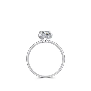 Classic S925 sterling silver four-prong crown ring with brilliant round solitaire diamond