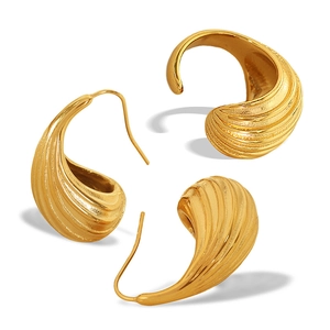 Orecchini a cerchio placcati in oro 18K con elegante trama a spirale vintage