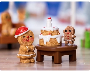 Miniature gingerbread man figurines with cream cake and tiny table for Christmas DIY decor