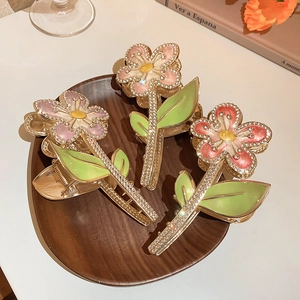 Trois pinces à cheveux fleurs élégantes en rose, violet et rouge avec alliage doré