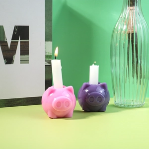 Set de bougeoirs mignons en silicone en forme de cochon rose et violet avec bougies