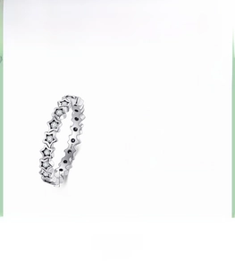 Close-up of S925 sterling silver star ring with round-cut sparkling crystals