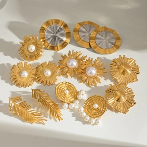 Golden and silver leaf earrings set with pearls in French vintage minimalist style
