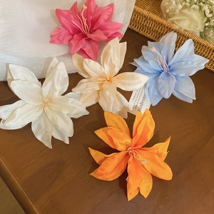 Realistic Lily Flower Hair Clip Cloth Fabric Large Duckbill Clip For Women Vacation Elegant Handmade Hair Accessories