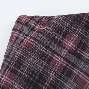 Gros plan du tissu mesh à carreaux vintage américain montrant la texture et le tissage
