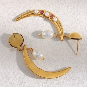 18K gold plated horn shaped stud earrings with pink gemstone and white pearl details