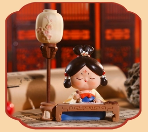 Détail d'une figurine de demoiselle de la dynastie Tang calligraphiant avec lanterne d'époque