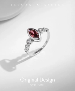 Makro-Detail des roten Markise-Edelsteinrings mit seitlichen Diamanten auf Silberband