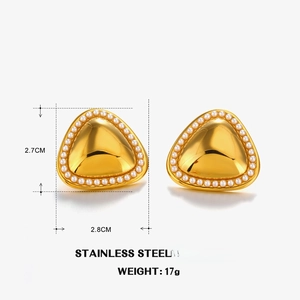 Boucles d'oreilles vintage en acier inoxydable doré avec perle incrustée de triangle