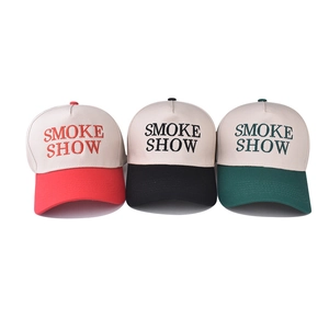 Pack de trois casquettes de baseball en coton avec broderie SMOKE SHOW en rouge et noir