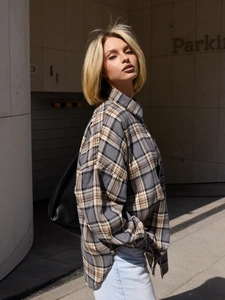 Women's vintage plaid long-sleeved shirt with loose fit and classic checkered pattern