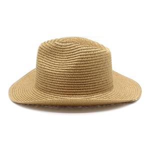 Klassischer amerikanischer Western-Strohhut mit geschwungener Krempe für Strand und Sommer