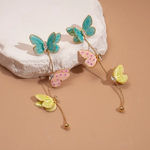 Boucles d'oreilles papillon colorées en zircon avec détails en émail bleu rose jaune