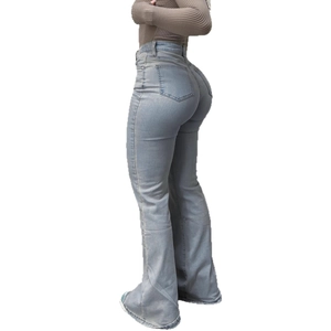 Women's high waist flare jeans in light blue denim with slimming push-up effect