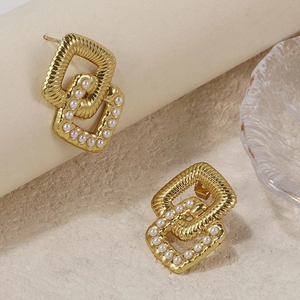 Double-layered 18K gold titanium earrings with elegant small pearls and spiral texture