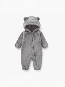 Combinaison bébé en peluche grise avec oreilles d'ours et zip pour l'automne-hiver