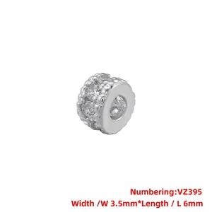 Détail macro de la perle VZ395 sertie de zircons, largeur 3,5mm et longueur 6mm