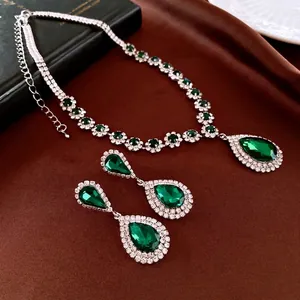 Parure bijoux vintage goutte d'émeraude avec collier et boucles d'oreilles argent