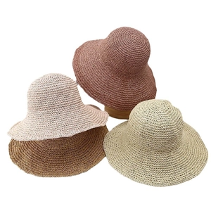 Cappelli di paglia pieghevoli a tesa larga in quattro colori per protezione solare