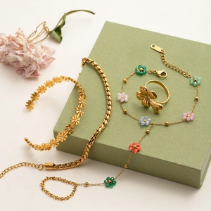 Elegant gold flower bracelet and ring jewelry set with colorful beads for beach vacation look