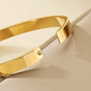 Polished 18K gold-plated stainless steel square line bangle with clasp for women