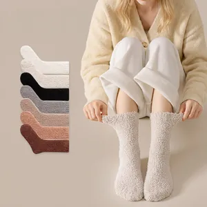 Chaussettes épaisses en polaire corail en six tons terreux pour l'hiver